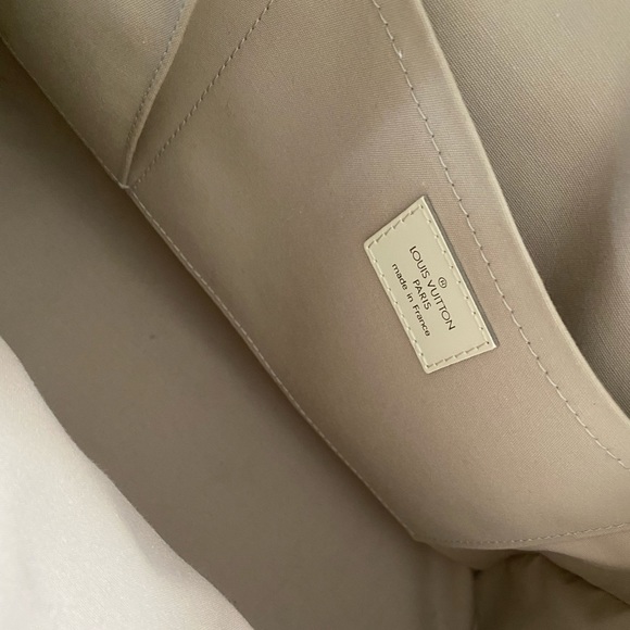 LOUIS VUITTON Ivoire Epi Leather Montaigne GM Bag - Picture 5 of 11